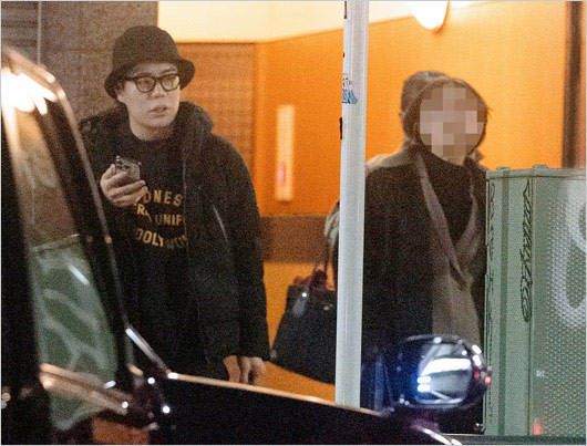 令和ロマン高比良くるまと彼女?の辰巳出版・女性編集者