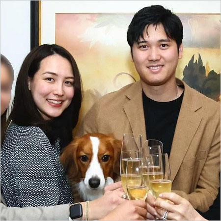 大谷翔平選手と真美子夫人＆愛犬デコピン