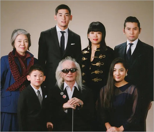 内田裕也・樹木希林・本木雅弘・内田也哉子と子供たちの家族写真