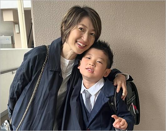 岸本梓と子供の画像