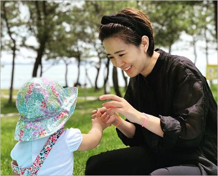 椿原慶子アナウンサーと子供の画像