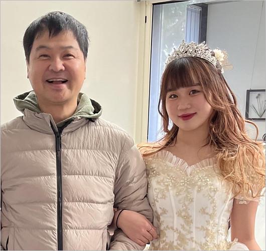 月亭方正(山崎邦正)と次女・来蘭(らら)2ショット画像