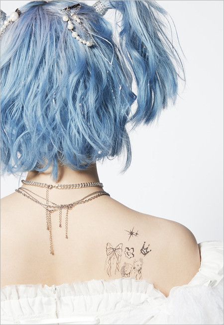 平手友梨奈の青髪タトゥー画像