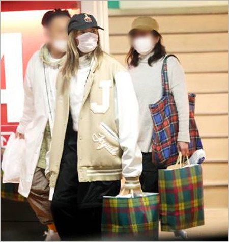 ローラと実の母親