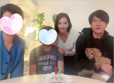 林昌範と妻・亀井京子アナ、長女・林心優と長男の家族写真