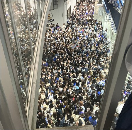 高橋優斗のトークショー、横浜スタジアムに殺到したファンの画像