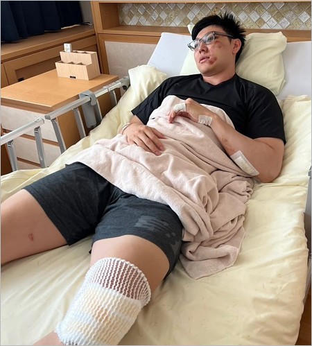 事故で怪我した新濱立也選手の画像