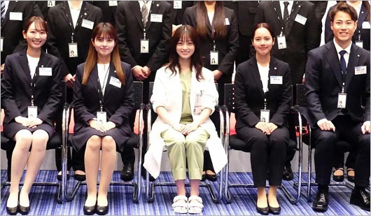 テレビ朝日入社式出席の橋本環奈と新人の宮本夢羅アナ(滝川聖蘭)等