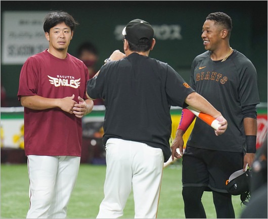 巨人・オコエ瑠偉選手と楽天・浅村栄斗選手