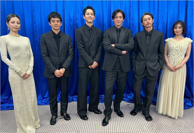 『フロントライン』出演者、小栗旬の身長サバ読み疑惑画像