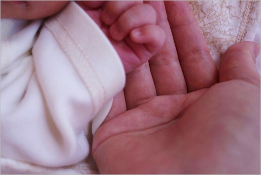 AAA宇野実彩子と小山慶一郎の赤ちゃんの画像