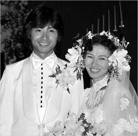 中山麻理と元夫・三田村邦彦の結婚式画像