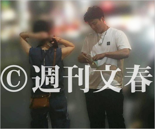 前川右京選手とお持ち帰り失敗の美女(週刊文春撮影)