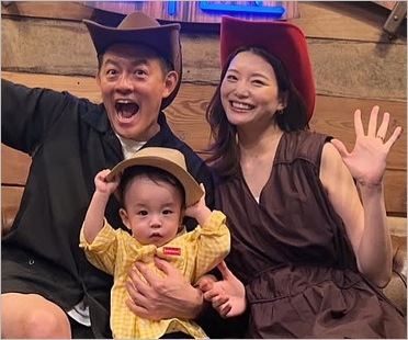スピードワゴン井戸田潤と妻・蜂谷晏海&長男の3ショット