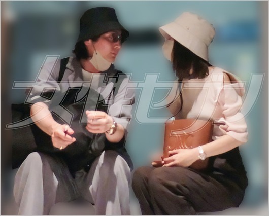 ぱーてぃーちゃん・すがちゃん最高No.1と柏木由紀が見つめ合う2ショット顔ず