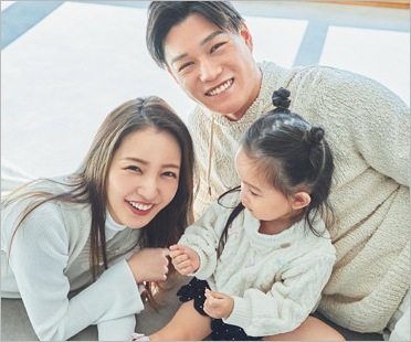 板野友美と夫・高橋奎二投手、長女