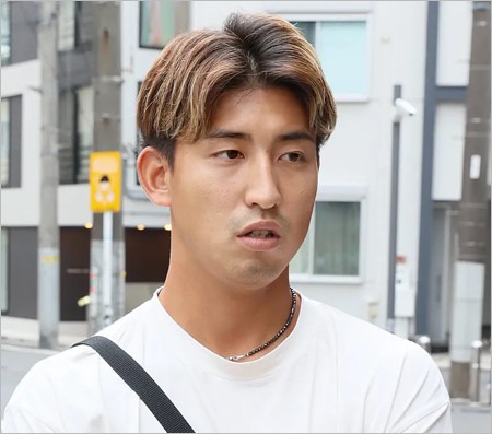 ヤクルト金久保優斗投手が不倫妊娠スキャンダルでフライデーの取材を受けた姿