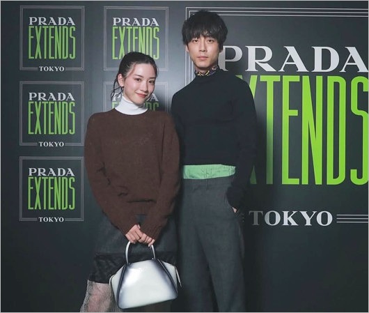 永野芽郁と坂口健太郎がPRADAアンバサダーイベント出席時の2ショット