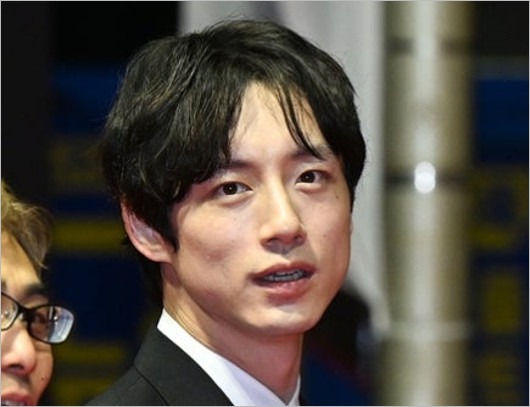 激ヤセ？坂口健太郎が釜山国際映画祭の開会式出席時の姿