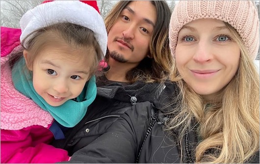 ワンオクのベースRyotaと妻ミシェル&長女の家族写真