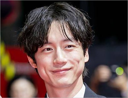 坂口健太郎がイメチェン前