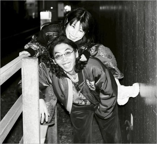 柄本時生と妻さとうほなみの2ショット