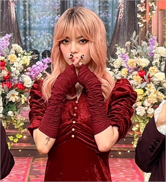 ピンク髪ロング姿の平手友梨奈