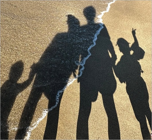 源田壮亮と妻・衛藤美彩＆子供との家族旅行画像