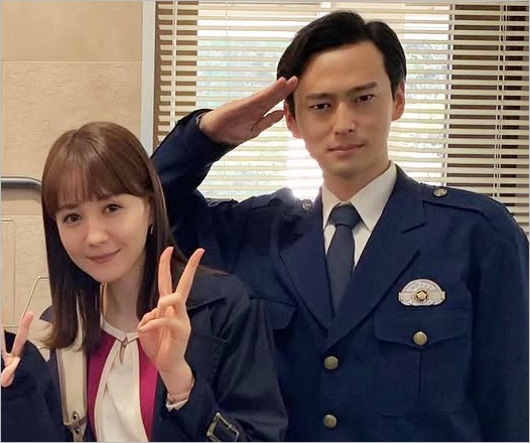 トリンドル玲奈と夫の俳優・山本直寛がドラマ共演時の画像