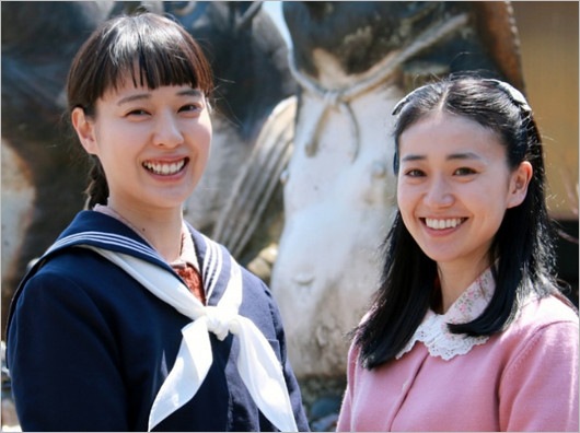 体重5キロ増加の戸田恵梨香と大島優子がスカーレット出演時の2ショット