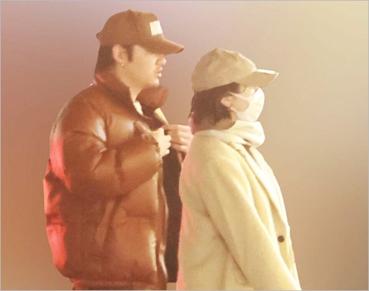 週刊文春撮影のコムドットひゅうがと村重杏奈の2ショット