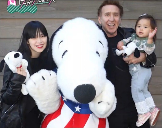 ニコラス・ケイジと日本人妻で女優・芝田璃子＆長女の親子3ショット