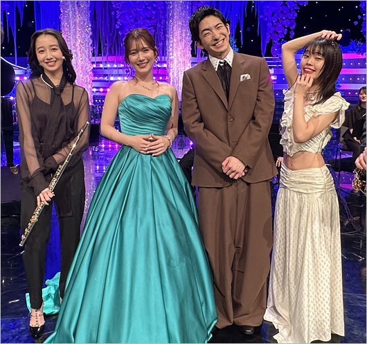 Mステで共演したCocomiとアイナ・ジ・エンド