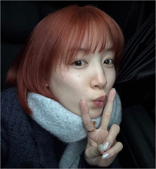 永野芽郁が赤髪ショートにイメチェン姿
