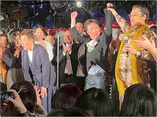 ラ・ママ新人コント大会出演のスピードワゴン小沢一敬＆井戸田潤