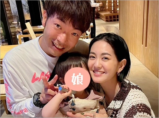 アキナ秋山賢太と妻・塚本麻里衣アナ＆長女の家族写真