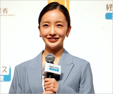板野友美