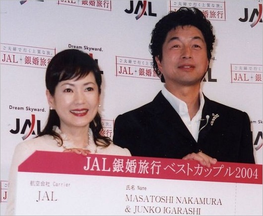 五十嵐淳子と中村雅俊の夫婦2ショット（2004年撮影）