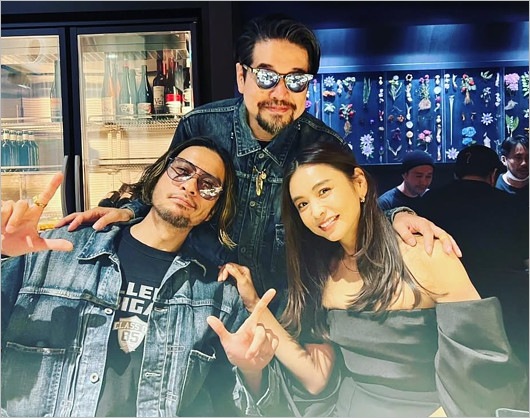 長瀬智也＆NEIGHBORHOOD代表・滝沢伸介と妻・滝沢眞規子