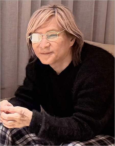 顔面骨折した小室哲哉