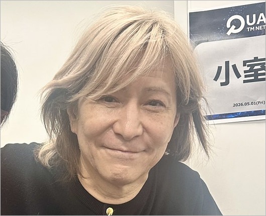 小室哲哉が顔面骨折後の姿