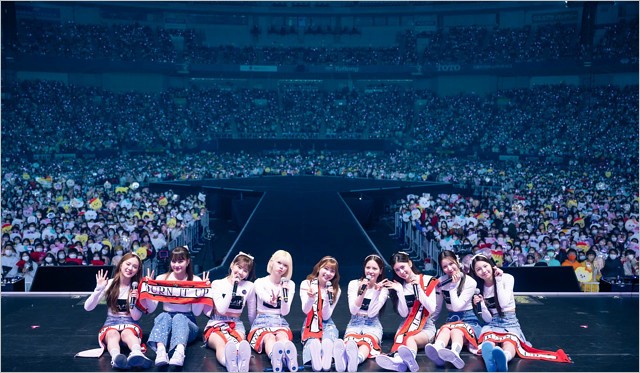 NiziU2022年の京セラドーム大阪ライブ会場画像