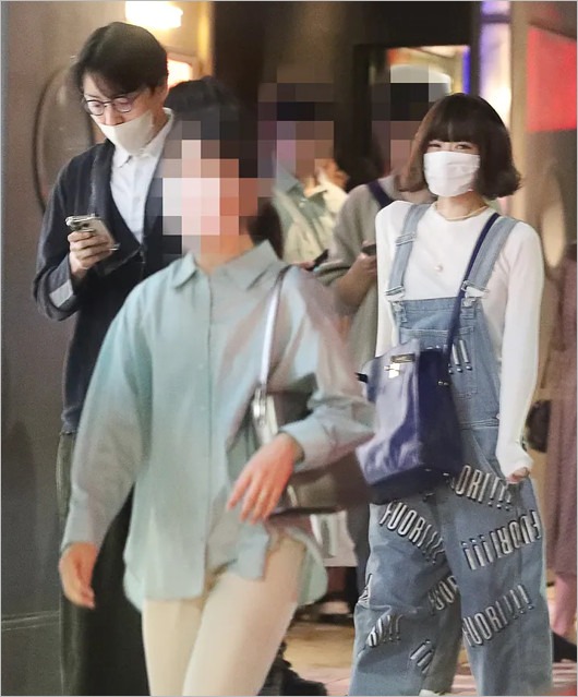 成田悠輔と椎名林檎が密会、フライデー撮影の2ショット写真