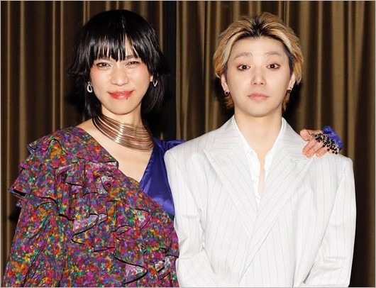 村上虹郎と母親UA