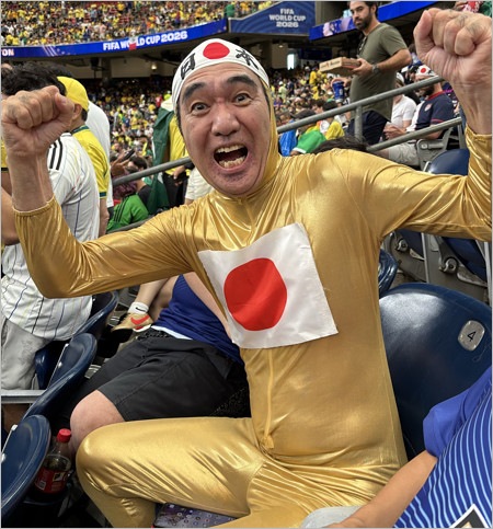 全身金色タイツで江頭2:50がW杯観戦時の姿