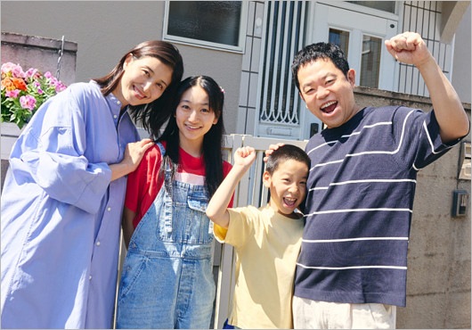 ドラマ『タイムトラベルダディ』出演のダイアン津田篤宏、橋本マナミ、横溝菜帆、前山こう