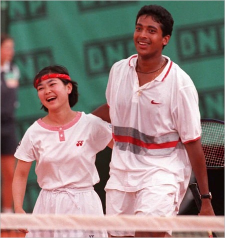 平木理化とマヘシュ・ブパシ（全仏オープン優勝時）