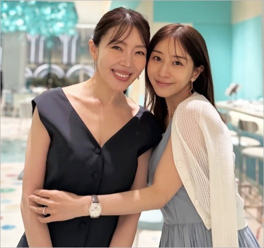 田中みな実が結婚指輪披露した大野真理子との写真