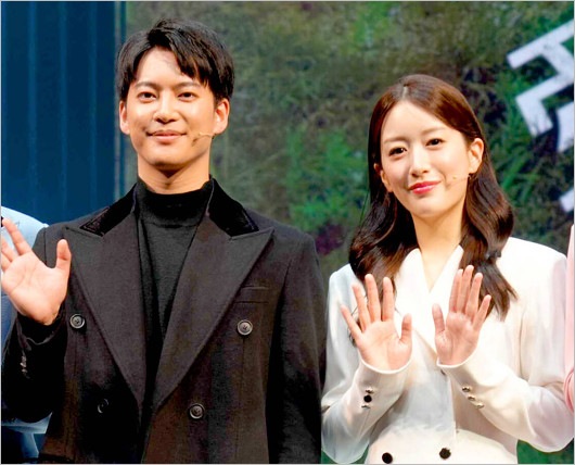 三山凌輝と花乃まりあ