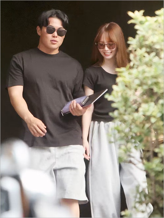 巨人・山瀬慎之助捕手と彼女のタレント山根千佳のフライデー熱愛2ショット画像